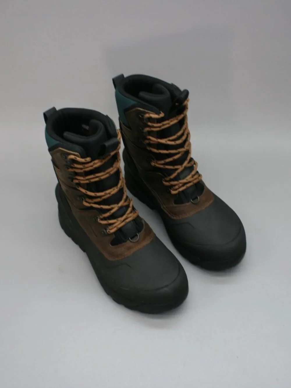 The North Face Men's 9 Chilkat V 400 Waterproof Brown Black Winter Snow Boots